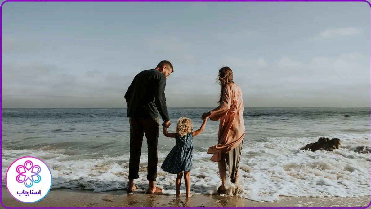 ایده عکس خانوادگی کنار دریا