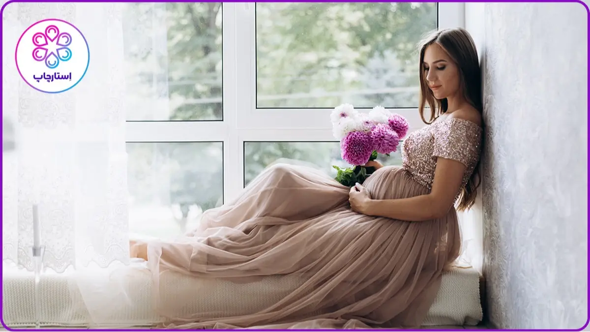 ایده عکاسی بارداری کنار پنجره