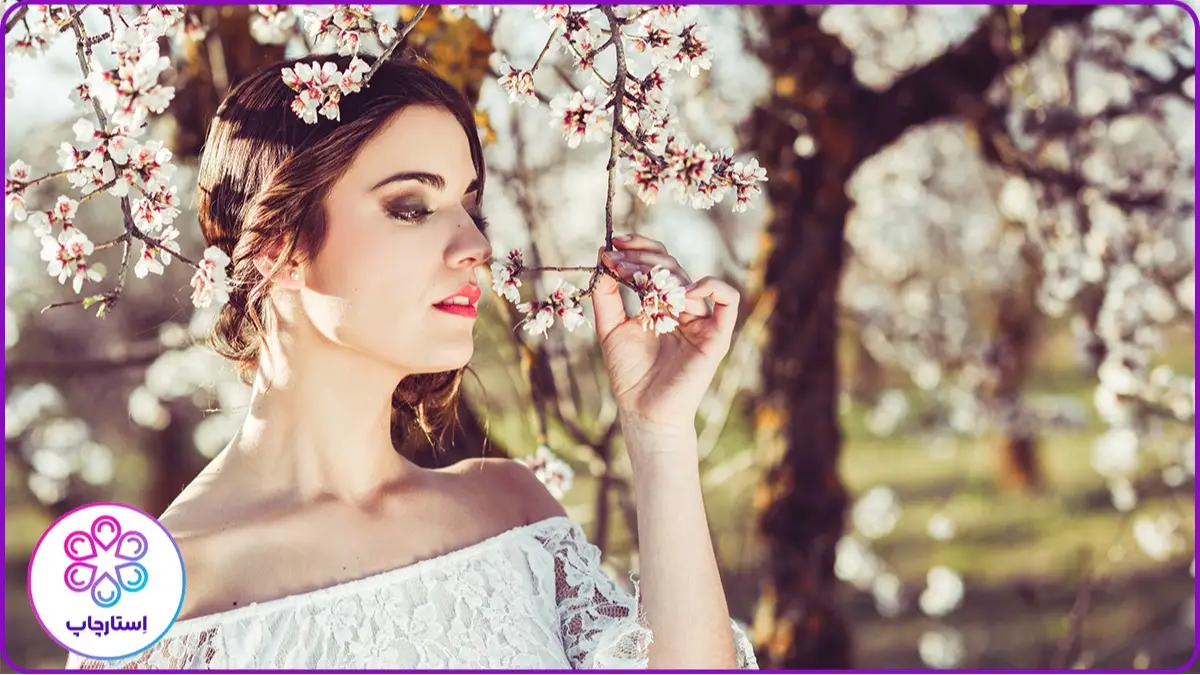 ژست عروس در باغ با شکوفه ها