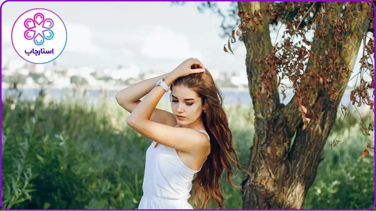 ژست عکس کنار درخت