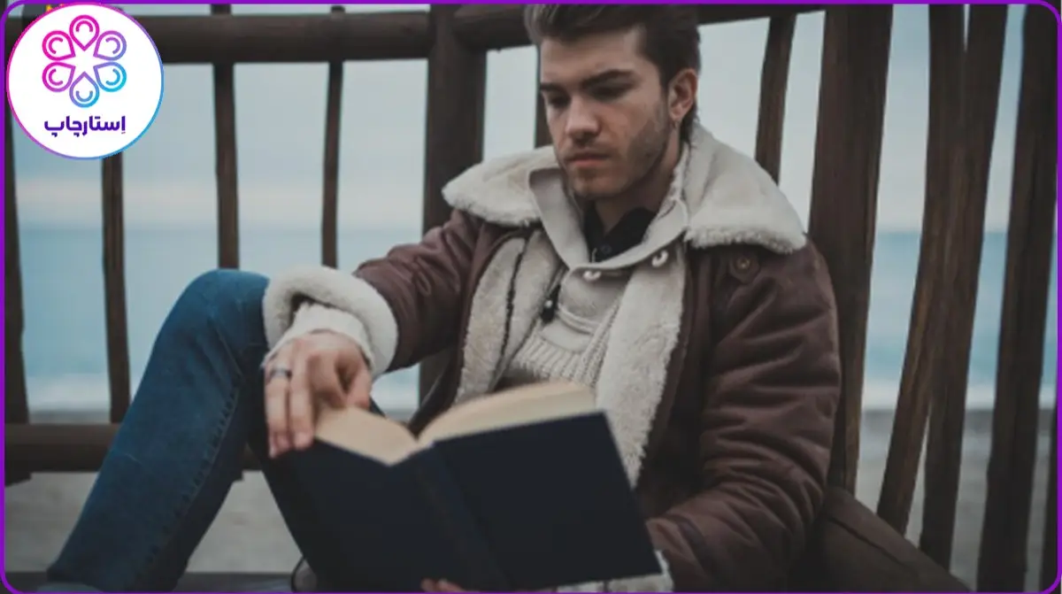 ایده عکاسی مردانه با کتاب